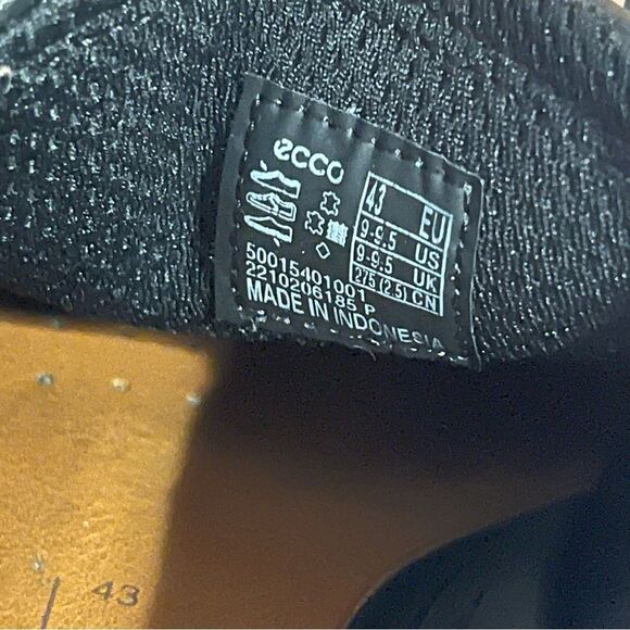 ECCO Helsinki 2.0 Apron Toe Leather Slip-On SHOES - Picture 5 of 6